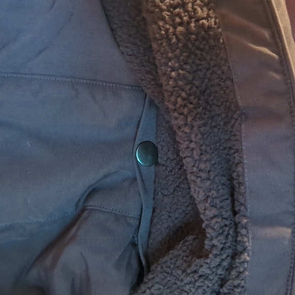 Barely worn winter coat - Picture 11 of 16